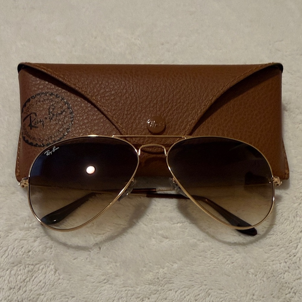 Ray-Ban Unisex Aviator Sunglasses - Gold Frame with Brown Gradient Lenses